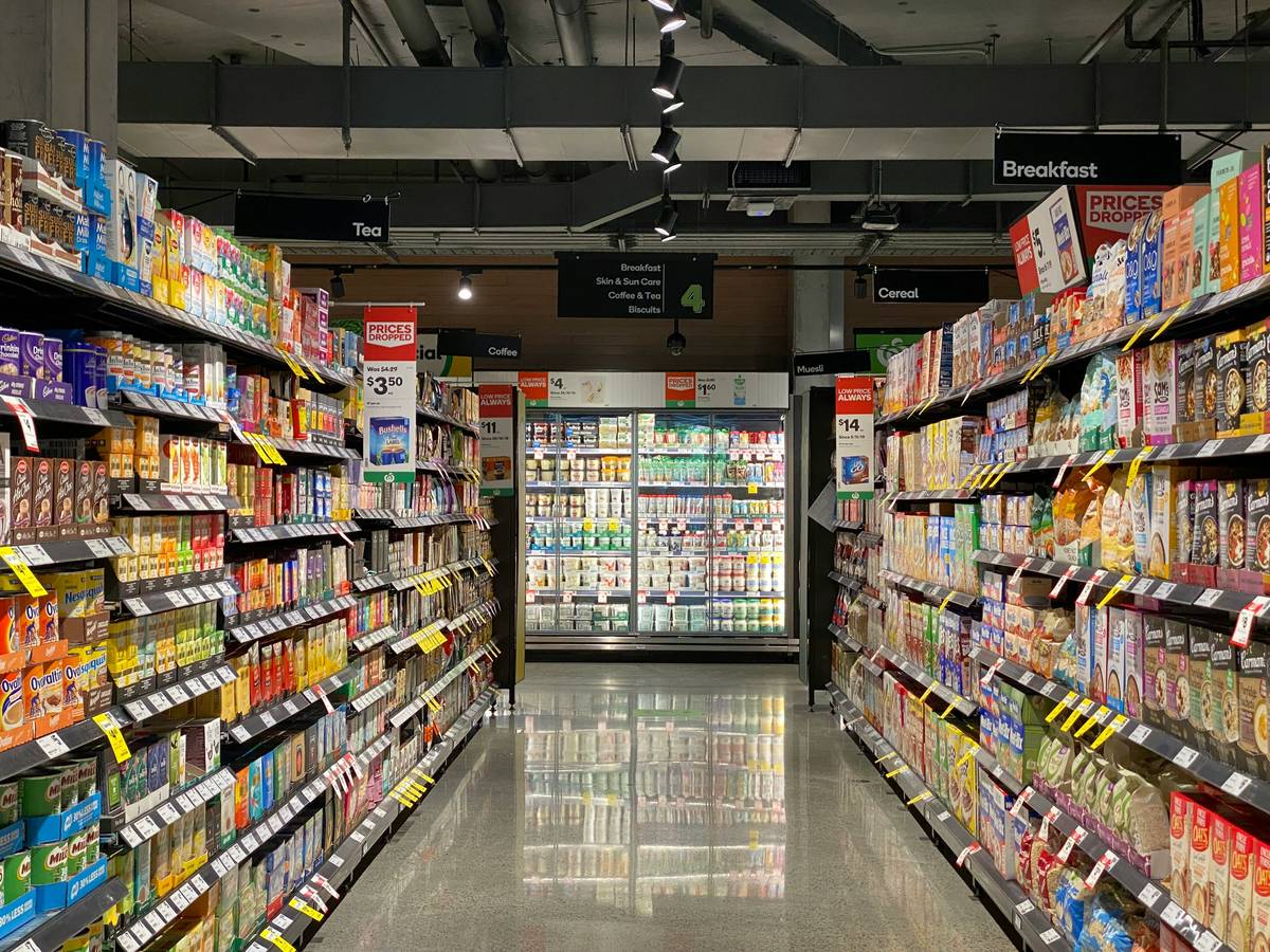 Crown Savings FAQs guide showing smart shopping cart with healthy groceries at Kings Supermarkets